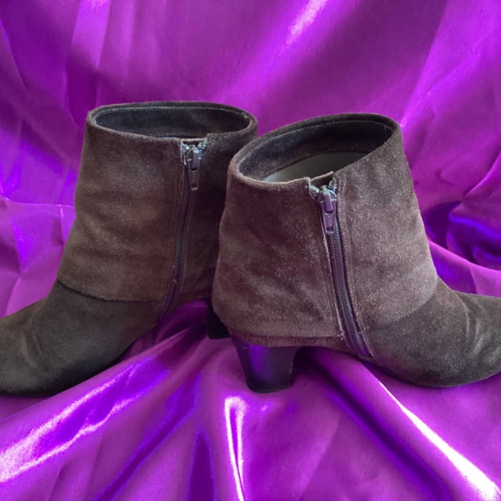 Van Eli Brown Suede Boots - Picture 2 of 11